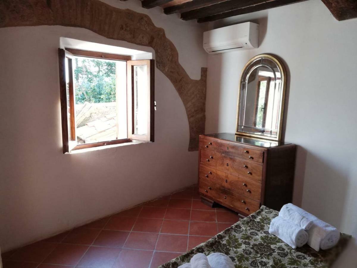 Il Fienile Nella Roccia Guest House Casole d'Elsa Ngoại thất bức ảnh